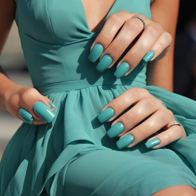 Jak dobrać lakier do paznokci do turkusowej sukienki